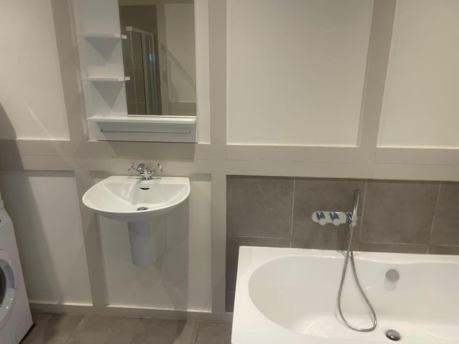 Spacious 2 Bedroom Apartment In The Heart Of Soho. Λονδίνο Εξωτερικό φωτογραφία