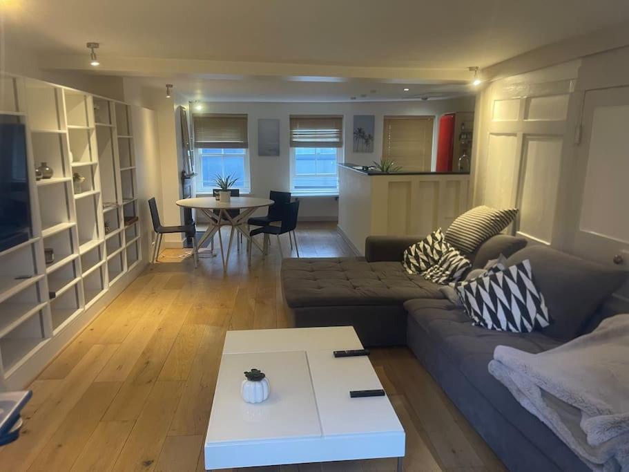 Spacious 2 Bedroom Apartment In The Heart Of Soho. Λονδίνο Εξωτερικό φωτογραφία