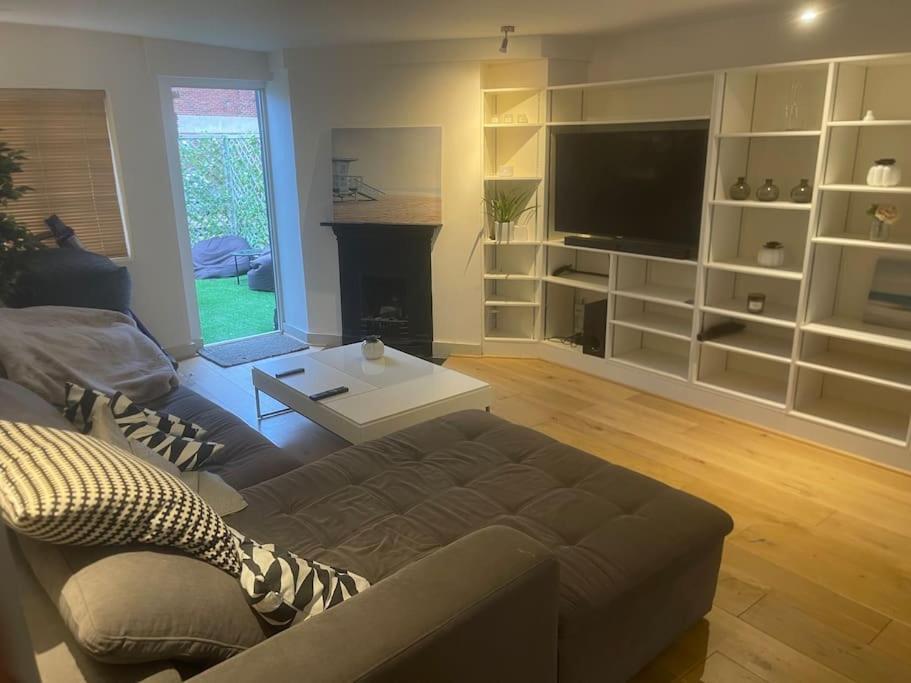 Spacious 2 Bedroom Apartment In The Heart Of Soho. Λονδίνο Εξωτερικό φωτογραφία