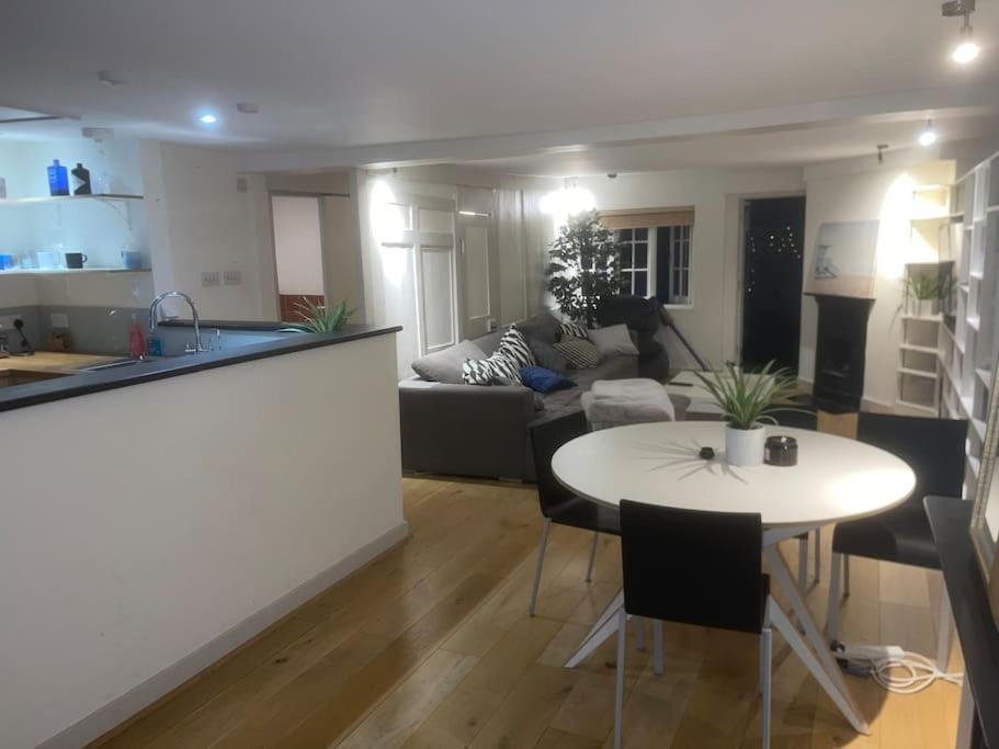 Spacious 2 Bedroom Apartment In The Heart Of Soho. Λονδίνο Εξωτερικό φωτογραφία